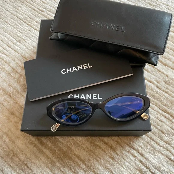 Brand new never worn navy Chanel cat eyes sunglasses - Picture 3 of 7